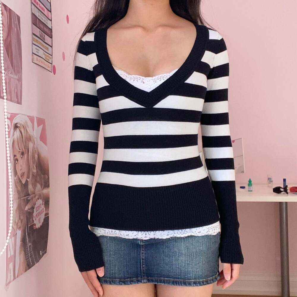 Garage Women's Black and White Jumper